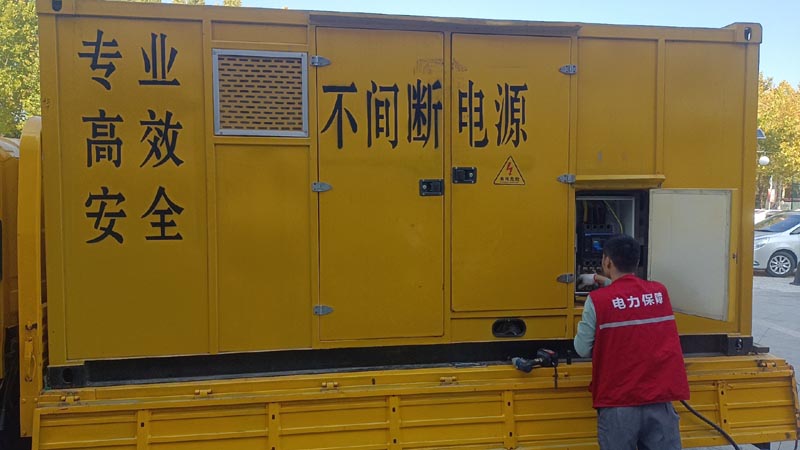 西青柴油发电机组和UPS电源配合使用时，如何避免切换过程中的电力中断？